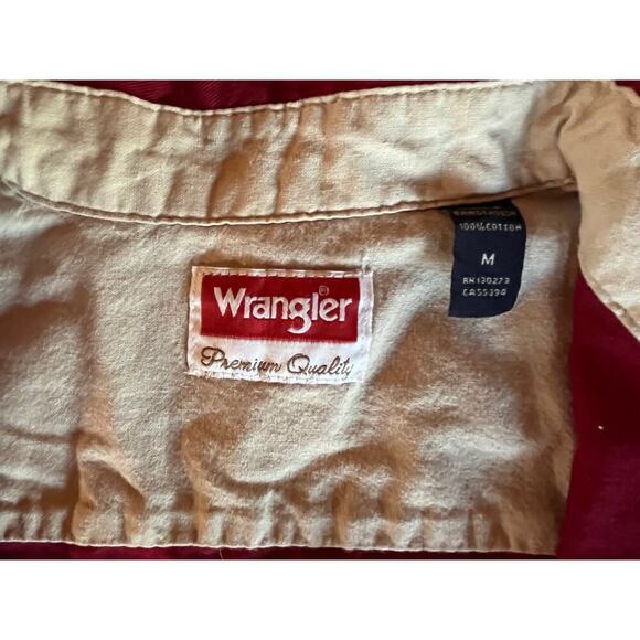 Wrangler Men's Button Down Collared Shirt. Pockets. Deep Red. Medium. work farm - Picture 3 of 5